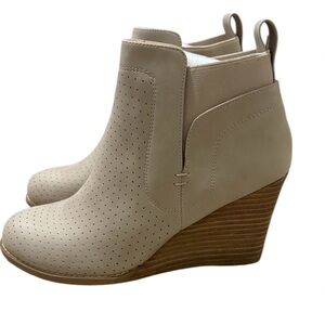 DV by Dolce Vita Tan Ankle Booties with Wedge Heel - Size 7
